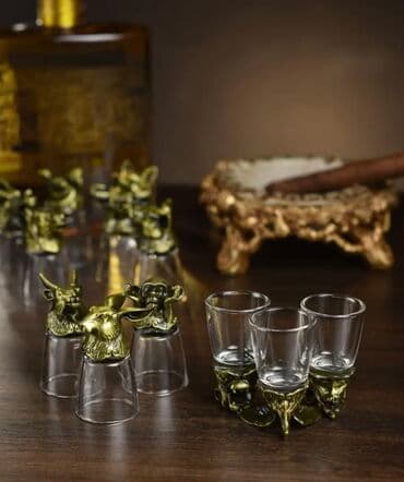 из серебра: • Набор : Кувшин и рюмки в чемодане. • Чемодан(экокожа имитация — 8