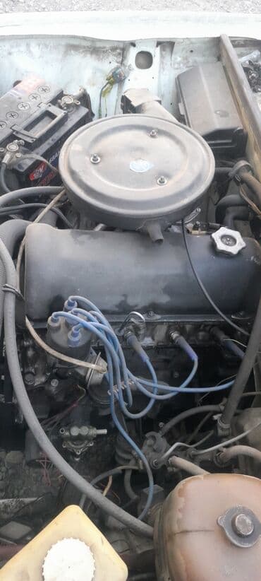 двигатели на ваз: Двигатель автомобиля, вид на подкапотное пространство с аккумулятором — 1