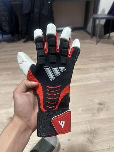 Перчатки: Вратарские перчатки Adidas Predator (серия URG 2.0) - — 2