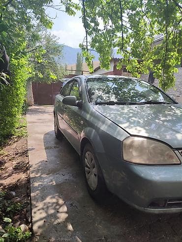 Унаа: Chevrolet Lacetti: 2003 г., 1.5 л, Кол менен иштөөчү, Бензин, Седан — 3