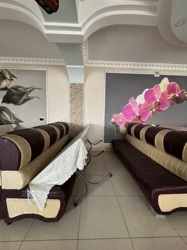 кухонная бу: Продается диван стол стул, почти новые 
Срочно — 4