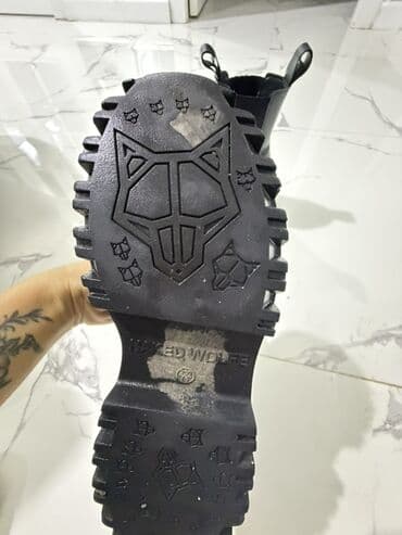 обувь новые: Ботинки, 37, Б/у, цвет - Черный — 4