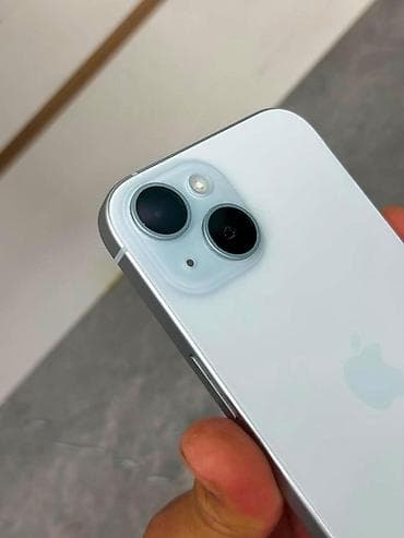 IPhone 15, Б/у, 256 ГБ, Голубой, Зарядное устройство, Защитное стекло, Кабель, 85 %