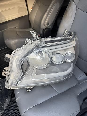 тирактир 80: Комплект передних фар Toyota — 1