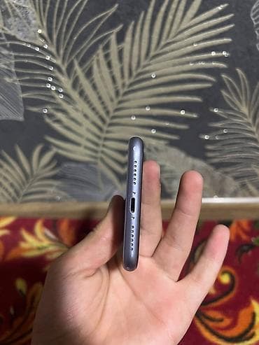 iphone 10r: IPhone 11, Б/у, 64 ГБ, Чехол, 77 % — 2