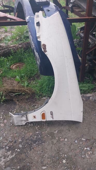 подкрылки лексус: Переднее правое Toyota, 2000 г., Б/у, Оригинал — 1