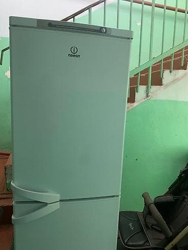 мотор холодилник: Холодильник Indesit, Б/у, Двухкамерный — 2