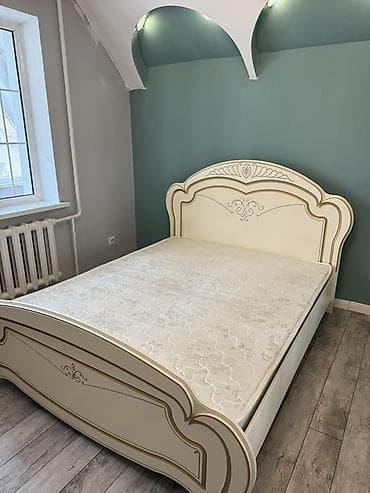 Дом и сад: Классический гарнитур для спальни в бело‑кремовом цвете с золотистым — 2