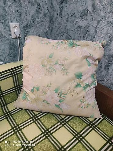 Подушки, б/у, в отличном состоянии. Размеры 70х70 и коричневые 60х60 at lalafo.kg Подушки, б/у, в отличном состоянии. Размеры 70х70 и коричневые 60х60