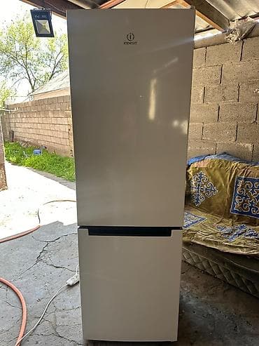 жарочные шкафы: Холодильник Indesit, Б/у, Двухкамерный, No frost, 200 * — 2