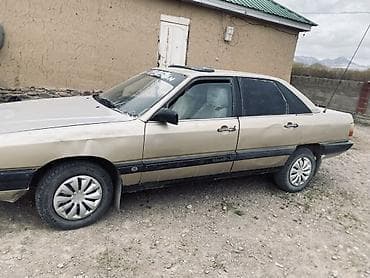 салон е46: Audi 100: 1985 г., 1.8 л, Кол менен иштөөчү, Бензин, Седан — 4