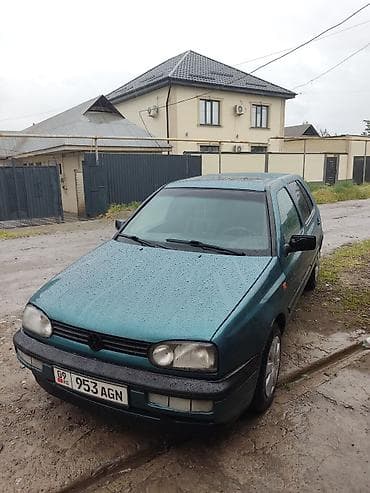 семейный авто: Volkswagen Golf: 1994 г., 1.8 л, Механика, Бензин, Хэтчбэк — 1