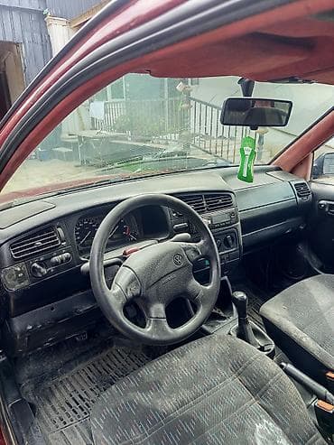 Volkswagen Golf: 1994 г., 1.6 л, Механика, Бензин, Хэтчбэк — 6