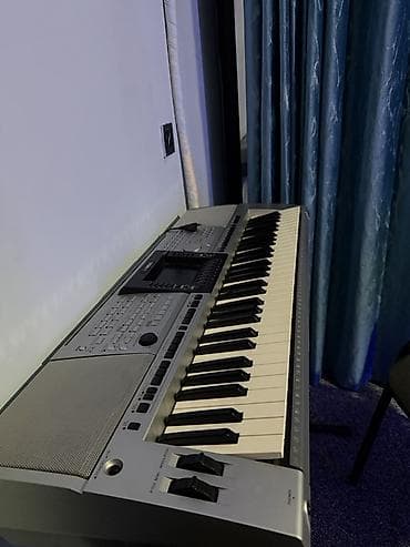 Синтезатор-аранжировщик Yamaha (серия PSR-3000) с цветным дисплеем и