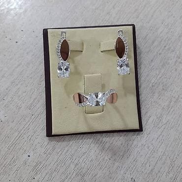 Набор СЕРЕБРО с золотом 8карат(золото не стирается) 925пробы камни at lalafo.kg Набор СЕРЕБРО с золотом 8карат(золото не стирается) 925пробы камни