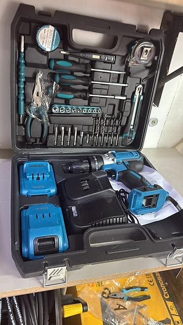 Аккумуляторный набор инструментов в кейсе Комплект включает: -