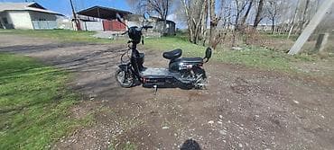 Электро скутар в хорошо состоянии едит 60км запас хода 40км -