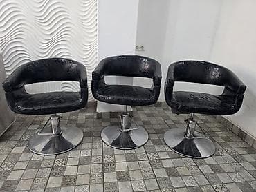 Кресла, стул на колёсиках макияжное зеркало с тумбами, кушетка