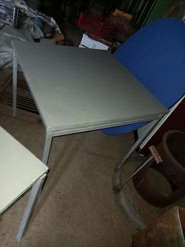 туалетный столики: Продаю: Стол новый (столешница светло-синяя, на обороте белая), ножки — 4