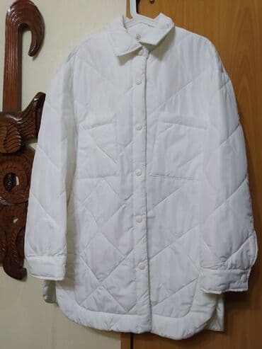 один: Продаю шикарную белоснежную курточку, производство Италия,размер — 3