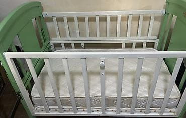 Детская кроватка с матрасом - Материал: дерево. - Цвет кроватки