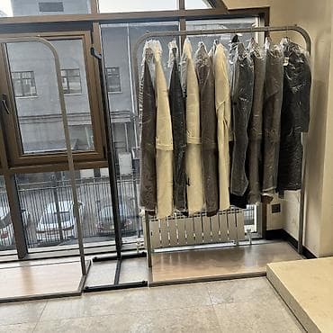 мобильный стенд: Торговое оборудование для магазина одежды. Кранштейны 135*191 - 5 шт — 3