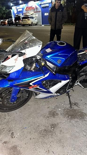 Транспорт: Мотоцикл Suzuki GSX-R (серия спортбайков), синий/белый. Основные — 8