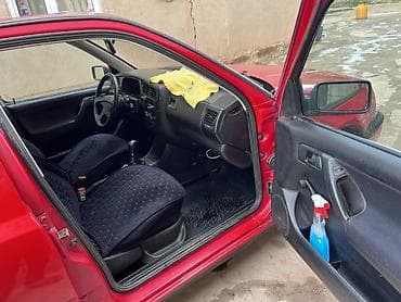 Volkswagen Golf: 1993 г., 1.8 л, Механика, Бензин, Хэтчбэк — 1