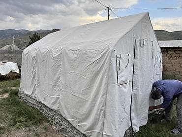 Палатки: Просторная палатка с раскладным каркасом. - Размер около 4×2 м — 3