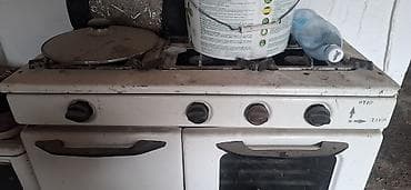 советский кухонный стол размеры: Деревянный обеденный стол и красный диван Стол: - Материал: массив — 9