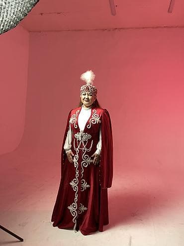 Киреге берилүүчү кийимдер: Улуттук кийим, Аял — 5