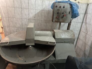 оборудование для холодильной камеры: -ИСПАРИТЕЛИ: по 2метра За 1шт 15000 сом. -МЯСОРУБКА: маленькая М632 — 6