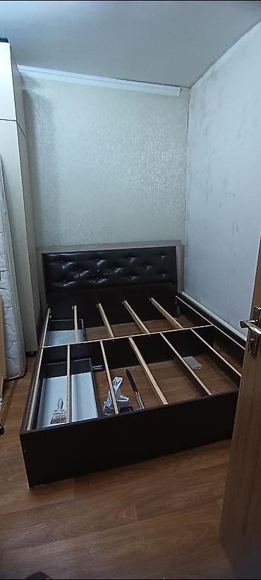 Мебель: Двуспальная кровать, Б/у, С мягким изголовьем, длина - 2 см — 1