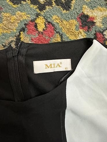 armani code: Платье MIA, миди, черно-белое, с асимметричным дизайном. Производство — 5