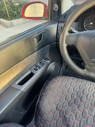 Унаа сатуу: Hyundai Getz: 2004 г., 1.4 л, Кол менен иштөөчү, Газ, Хетчбек — 6