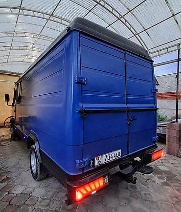 грузовой авто: Грузовой фургон Mercedes-Benz (длинная база, высокий кузов) - Тип — 4