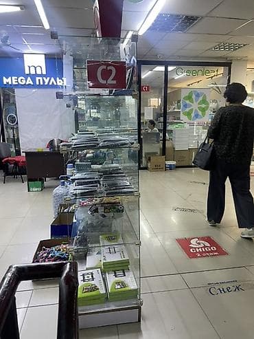 o store: Стеклянная витрина 3м × 2м Описание: Продаю большую стеклянную — 3