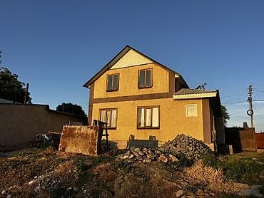 Продажа домов: Продаётся двухэтажный дом с приусадебным участком. Характеристики — 2