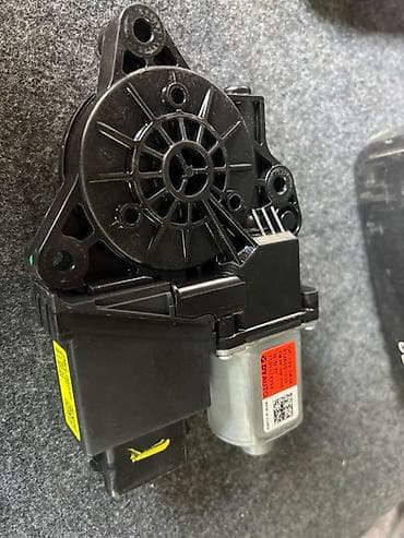 haima 3: Мотор стеклоподъемника HYUNDAI SANTA FE TM D4HE 2021 задн. прав. (б/у) — 1