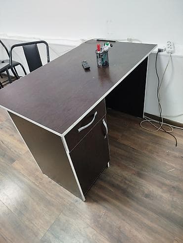 Вешалки: Стол новый 3000 сом стол 2500 сом б/у тумба 1500 сом стул черный 600 — 2