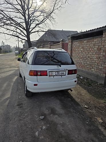 volvo 240: Toyota Ipsum: 2001 г., 2 л, Бензин, Минивэн — 4