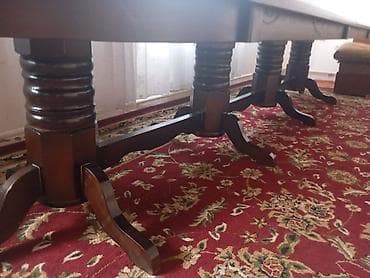 small table: Большой обеденный стол из массива дерева с овальной столешницей. - — 1