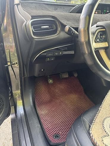 prius: Toyota Prius: 2018 г., 1.8 л, Вариатор, Гибрид, Хэтчбэк — 9