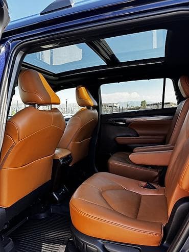 Toyota Highlander: 2021 г., 2.5 л, Автомат, Гибрид, Внедорожник — 10