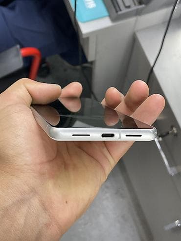 бюджетный: Google Pixel 7, Б/у, 128 ГБ, цвет - Белый, 1 SIM, eSIM — 7