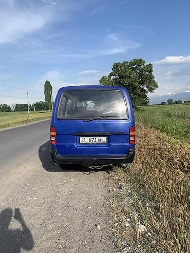 2 8: Toyota Hiace: 1995 г., 2 л, Механика, Бензин, Фургон — 6