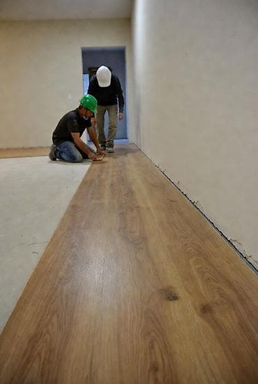 реставрация и перетяжка мебели: Монтаж напольных покрытий: ламинат и плинтуса. - Профессиональная — 4