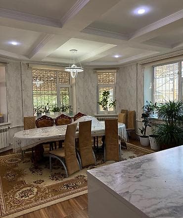 дом для кош: Продам 2-х этажный дом в районе рынка Дордой моторс. Участок 5,7 — 4
