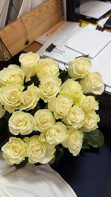 продаю роза: Букет из кремово-белых роз - Состав: крупные розы пастельного оттенка — 2