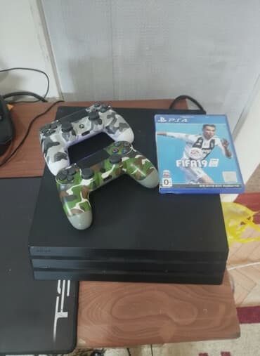 сколько стоят диски на playstation 4: PlayStation 4 PRO две джойстика обе работают подарок FIFA 19 в sony — 1